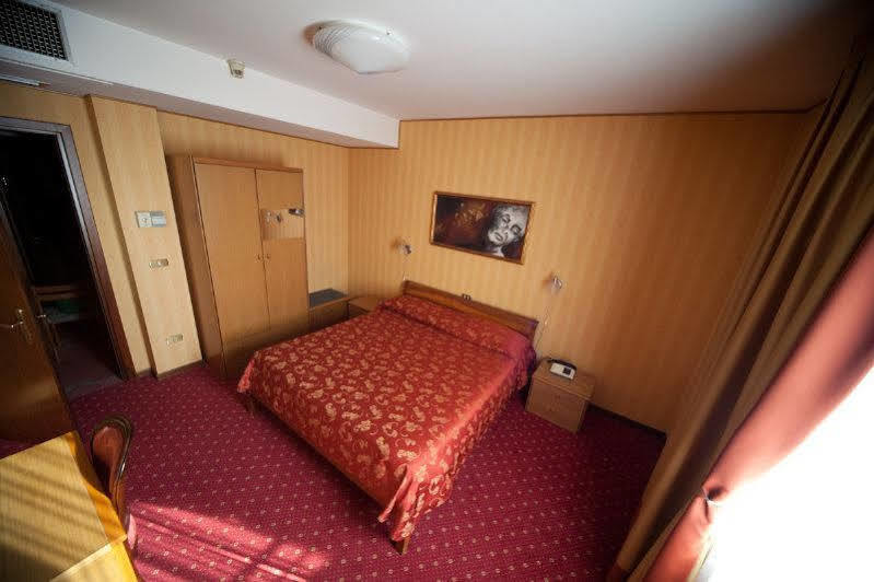 Hotel Sole Кастьоне-делла-Презолана Экстерьер фото