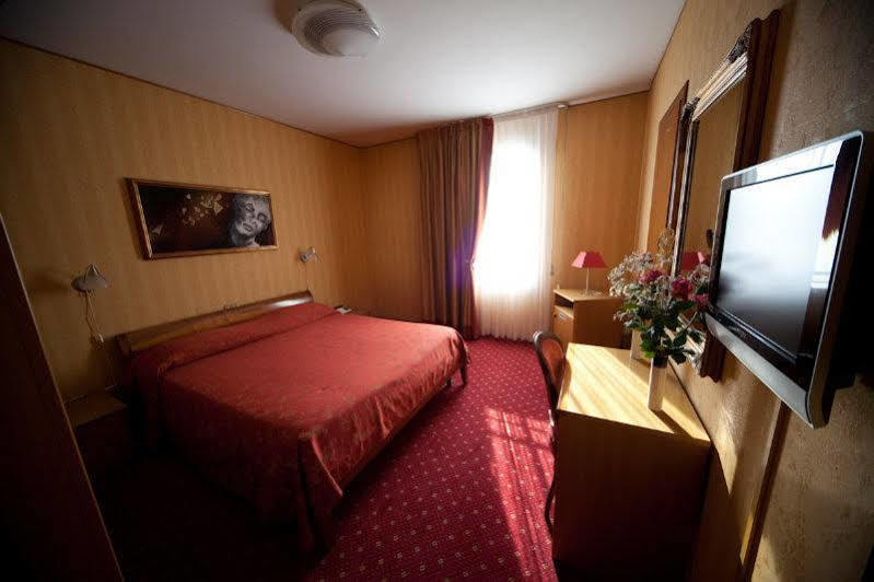 Hotel Sole Кастьоне-делла-Презолана Экстерьер фото